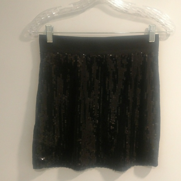BCBGeneration Sequin Mini Skirt in Black - Picture 2 of 3